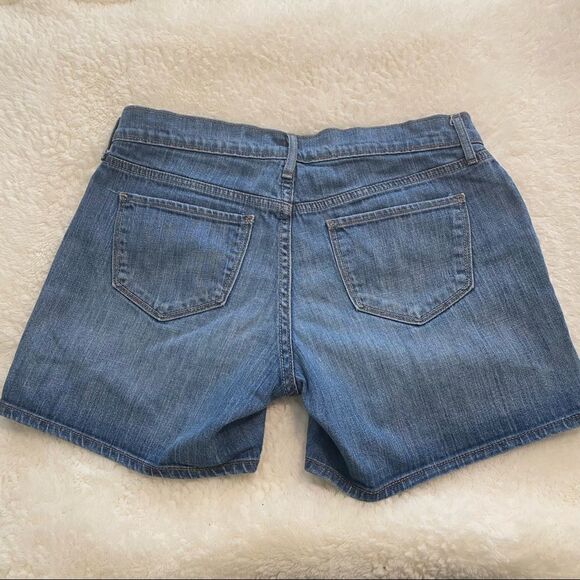 Old Navy The Boyfriend Jean Shorts Size 2 Blue Lightly Distressed🔥 - Picture 3 of 4